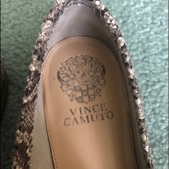 SNAKESKIN VINCE CAMUTO FLATS - Picture 6 of 7